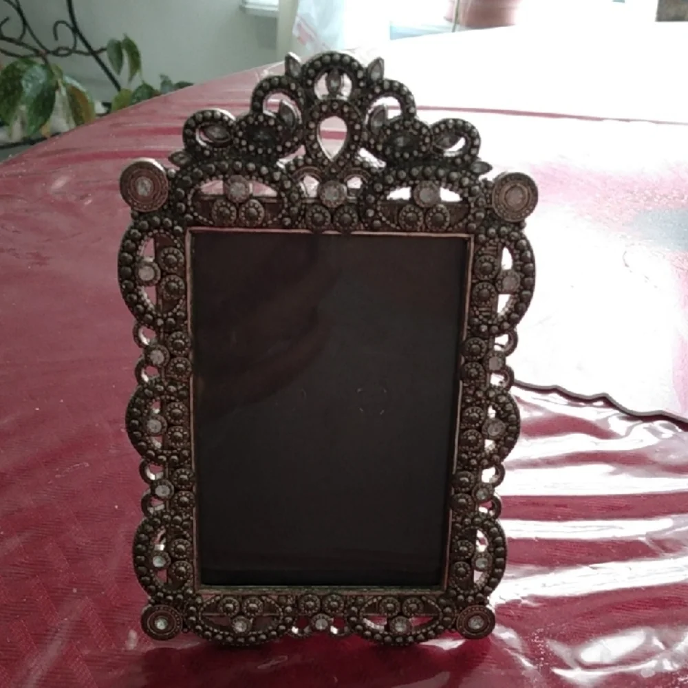 Elegant Silver Ornate Photo Frame